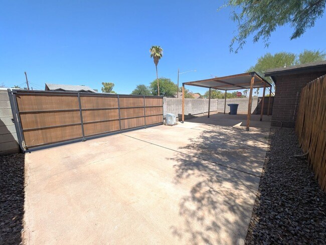 Building Photo - 4 Bedroom Home in Tempe Gardens Near E Sou...
