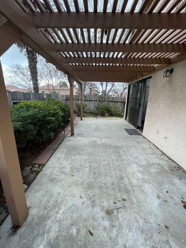 Building Photo - 3 Br./3Ba. Townhome @ Sunstream Carmel Valley