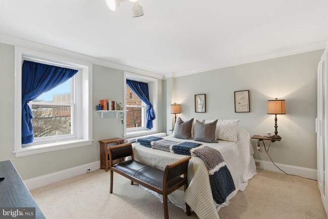 Building Photo - 405 Leverington Ave