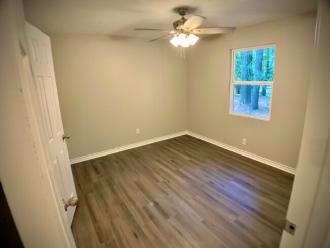 Building Photo - 628 Marion Dr N