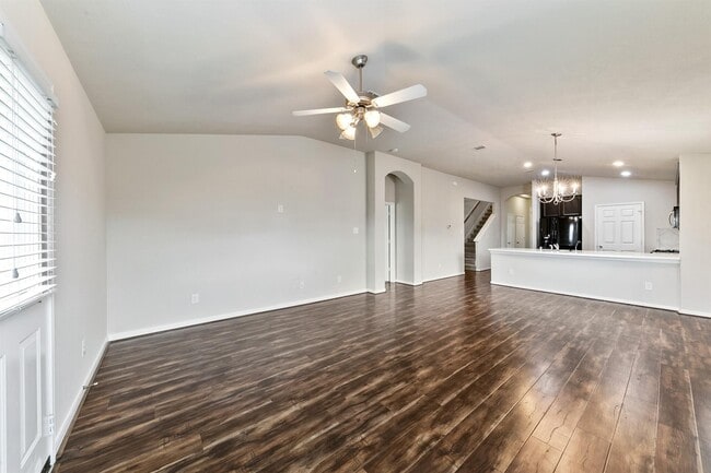 Building Photo - 24415 Lakecrest Town Dr