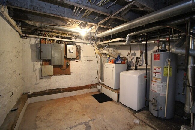 Building Photo - 1819 Jackson St