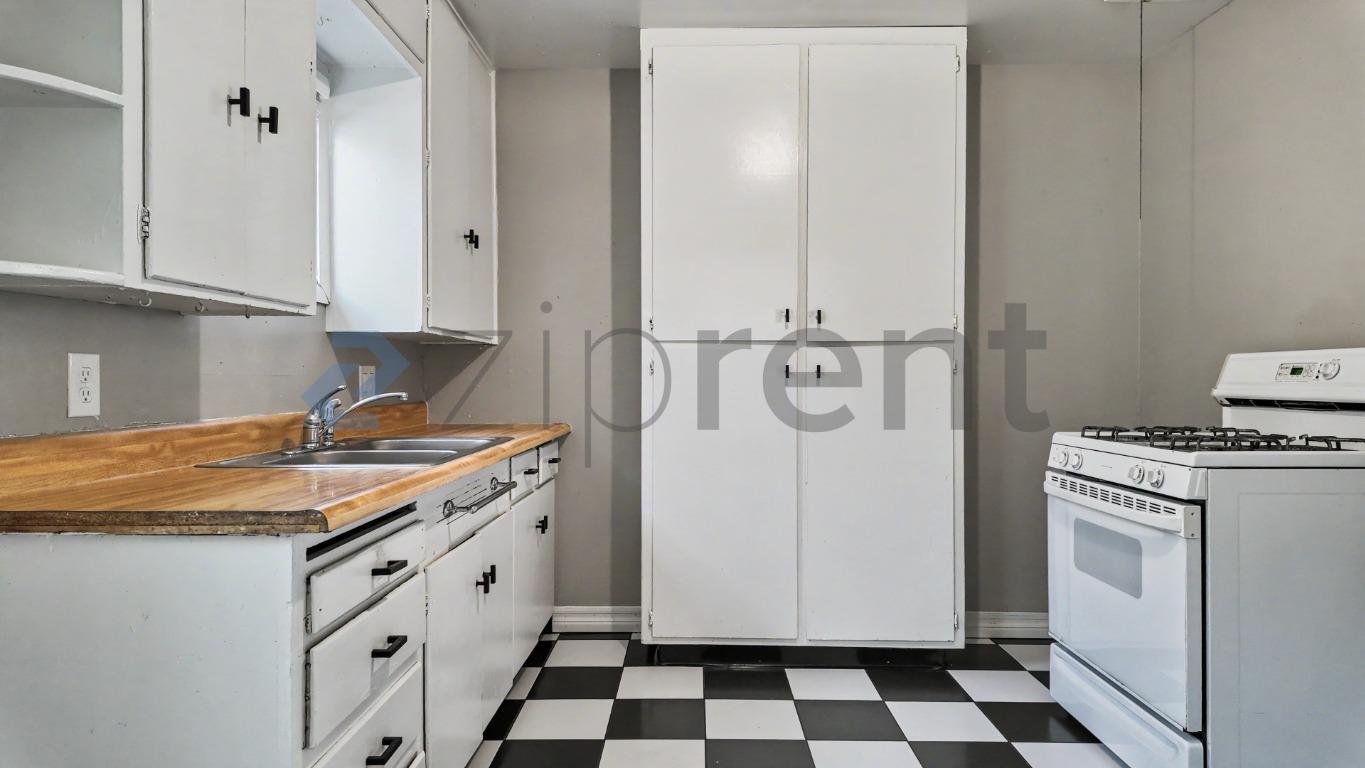 Building Photo - Unit 1