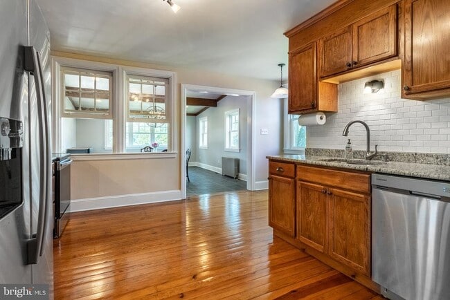 Building Photo - 110 Lyndell Rd