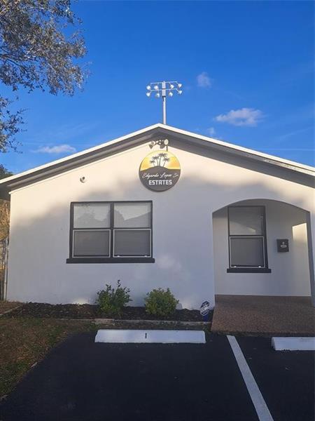 Building Photo - 980 SW 76th Ave