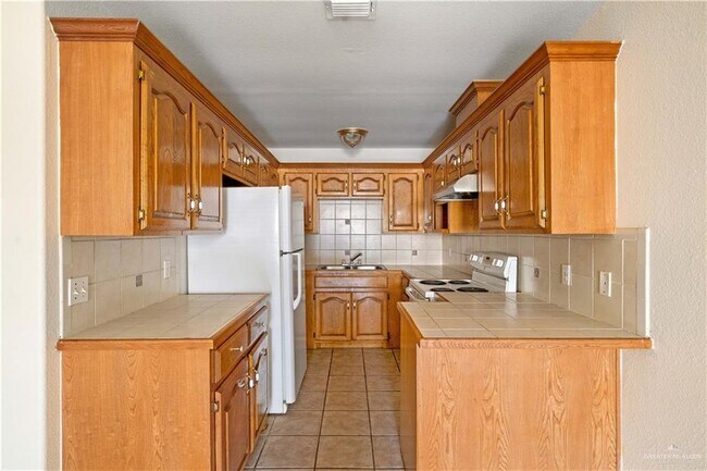Building Photo - 4006 N Inspiration Rd