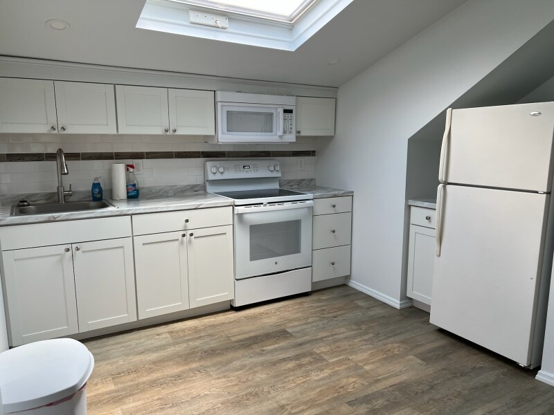 Building Photo - 18 Linden Pl