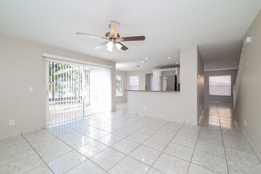 Building Photo - 3263 Fairfield Dr