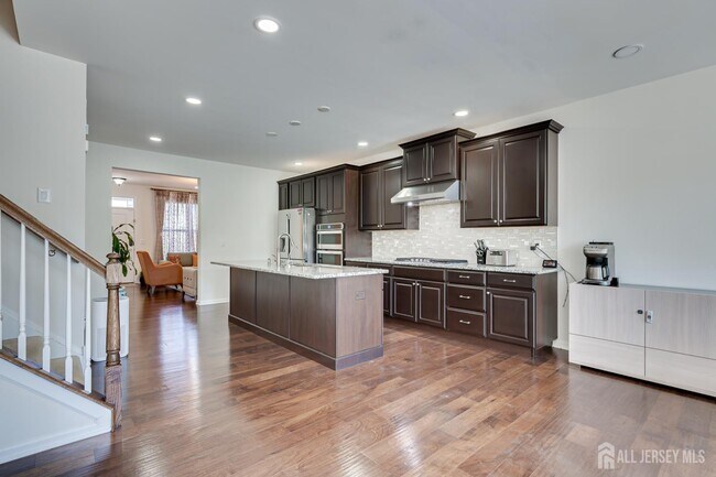 Building Photo - 14 Hyacinth Ln