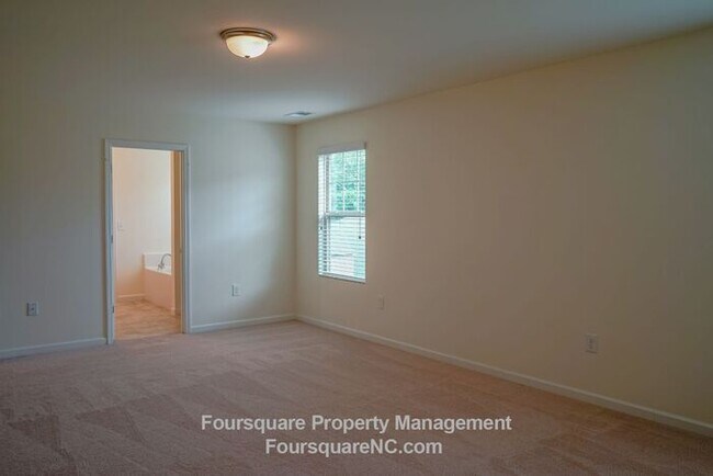 Building Photo - Spacious Single-Family Home with 1st Floor Office, Loft & Fenced Backyard , Includes Washer/Dryer