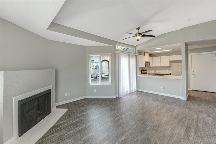 Primary Photo - River House Apartments