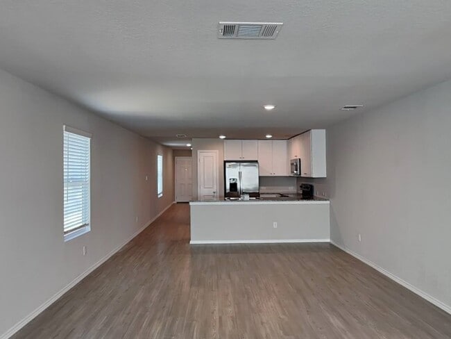 Building Photo - 144 Hollywood Dr