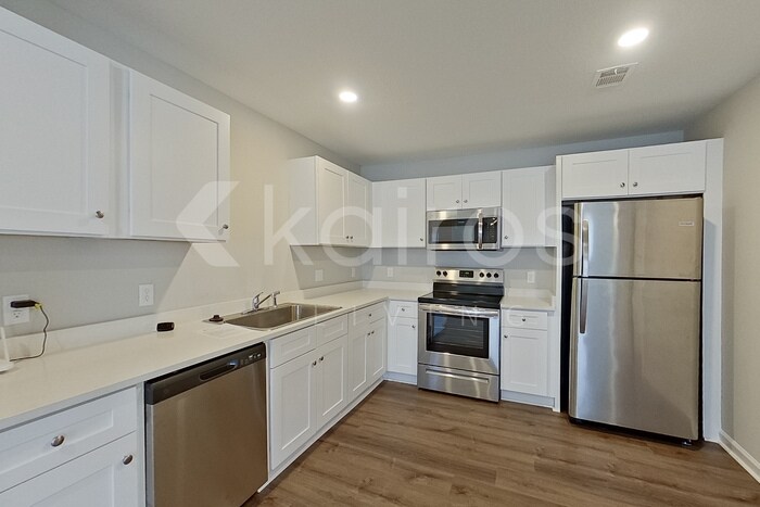 Building Photo - 52 Cottage Grove Dr