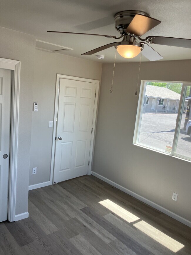 Building Photo - Fully Renovated 1-Bedroom!