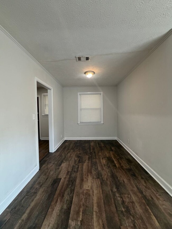 Building Photo - 3871 Sherwood Dr