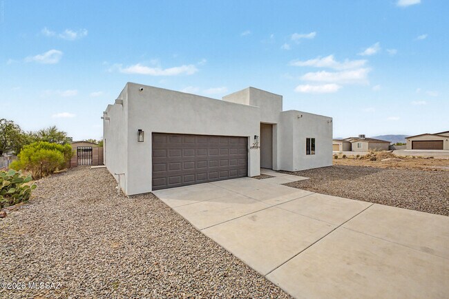 Building Photo - 208 S Montgomery Pl