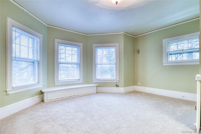 Building Photo - 25 Maple Ave