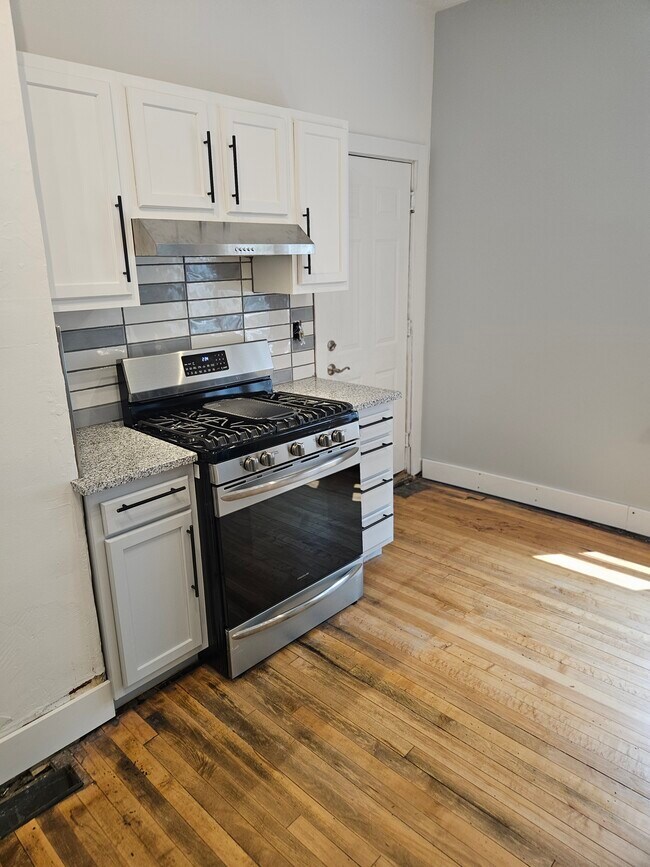 Building Photo - 1331 6th St NE