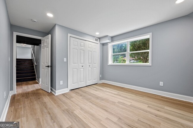 Building Photo - 3266 W Manor Ln SW