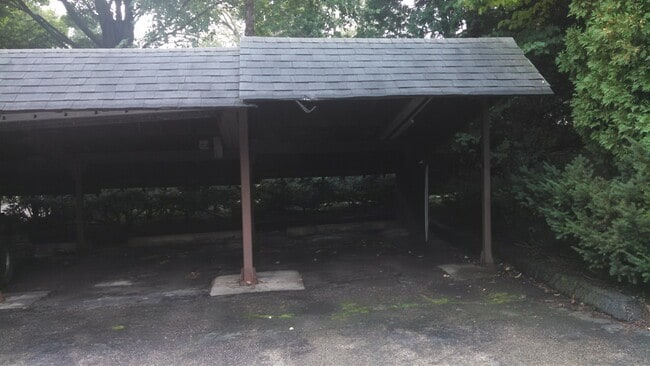 Building Photo - 956 N 124th St