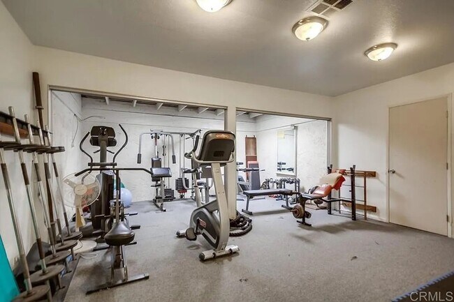 Building Photo - Fully Remodeled 2BR Condo with Designer Fi...