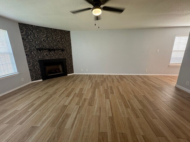 Building Photo - 12926 Thomas Sumter St