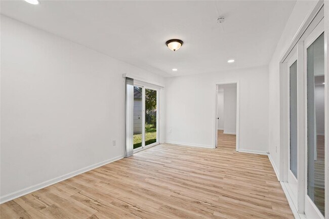 Building Photo - 6009 Glen Meadow Dr