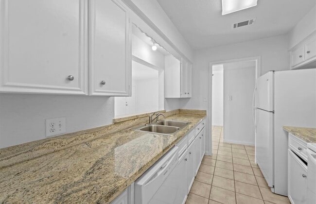 Building Photo - 3428 Lantern Ln