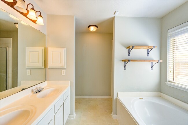 Building Photo - 9822 Memorial Crossing Dr