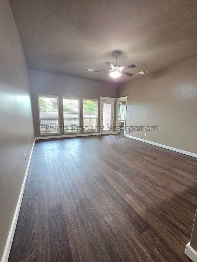 Building Photo - 2200 Starwood Wy
