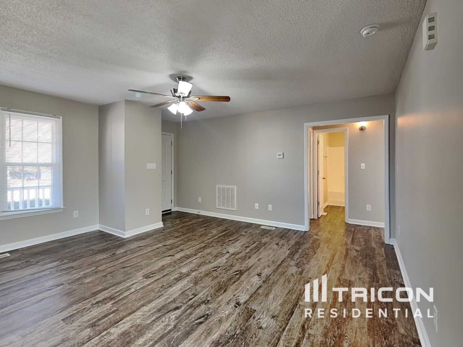 Building Photo - 1004 Spruce Dr