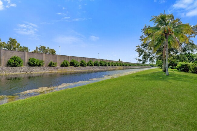 Building Photo - 9913 NW 57th Manor