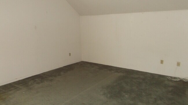 Building Photo - 4BR/2.5BA Home in Desirable Northridge Com...