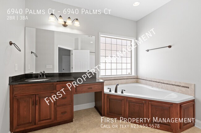 Building Photo - 6940 Palms Ct