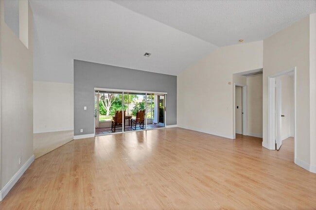 Building Photo - 1401 Hideaway Bend