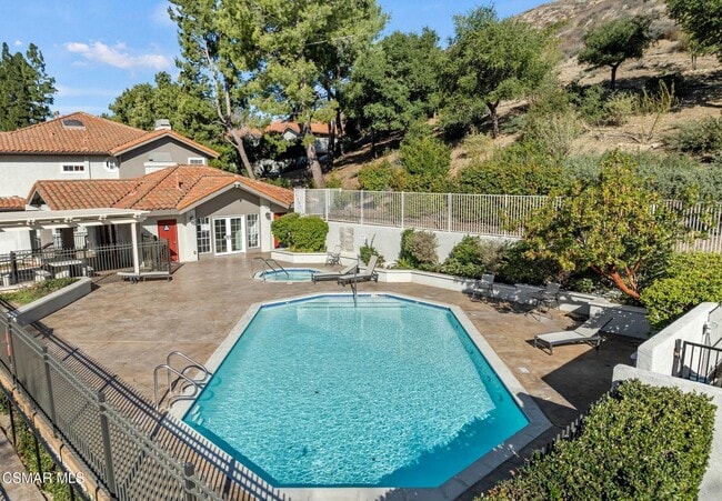 Building Photo - 3075 E Hillcrest Dr