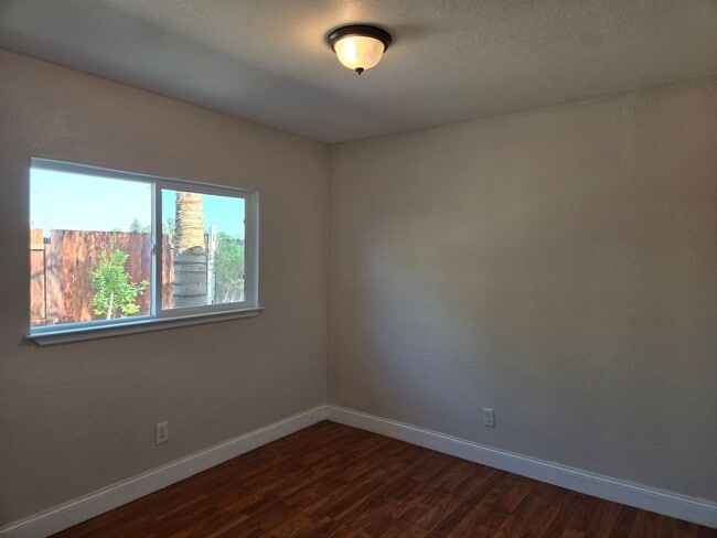 Building Photo - Algen420 - 7/$495/10 - A
