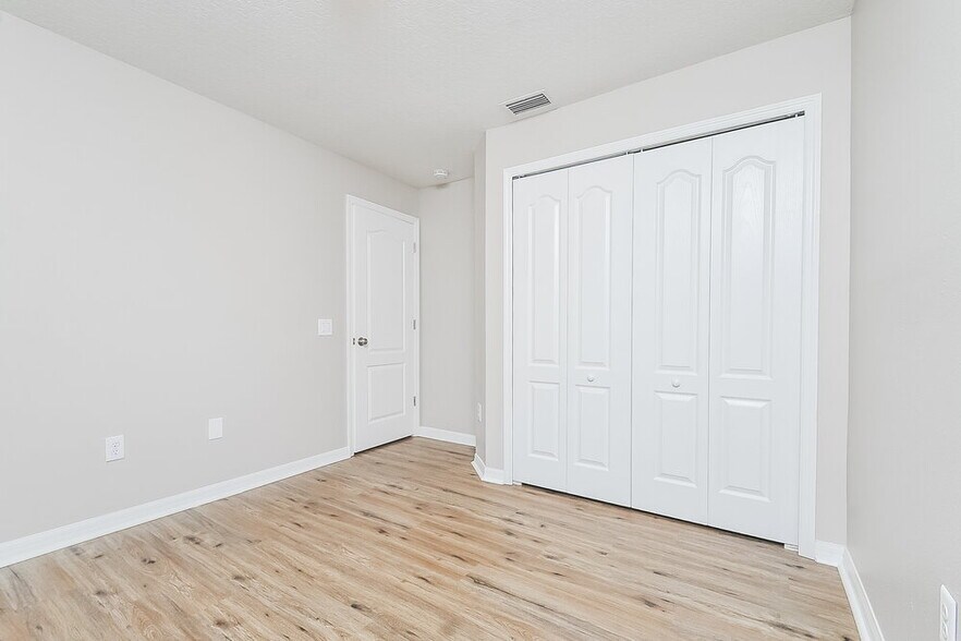 Building Photo - 12724 Lake Vista Dr