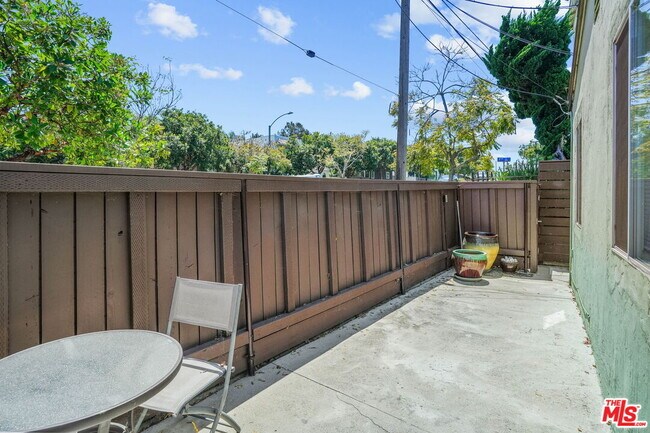 Building Photo - 709 Ocean Park Blvd