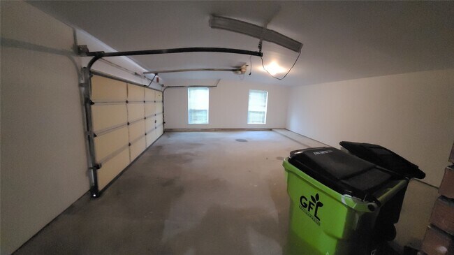 Building Photo - 16911 Elmwood Glen Ct