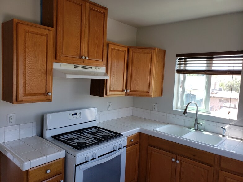Building Photo - 817 N Wilton Pl