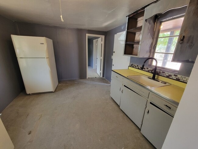 Building Photo - 461 W Thurber Rd