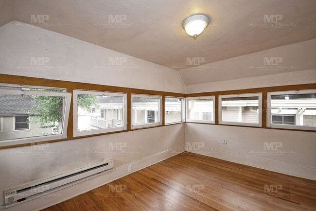 Building Photo - 322 W Laurel St