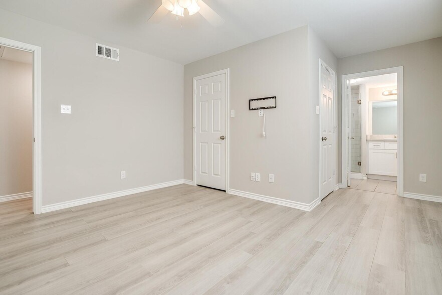 Building Photo - 5076 Matilda St
