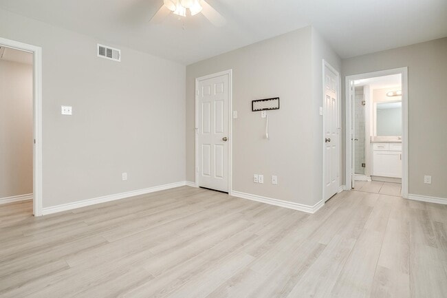 Building Photo - 5076 Matilda St