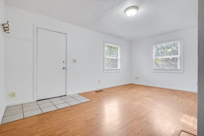 Building Photo - ? Beautifully Remodeled Home Near Brentwood Park – A Must See! ?