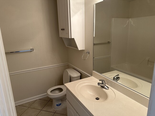 Building Photo - 2408 Versailles Dr