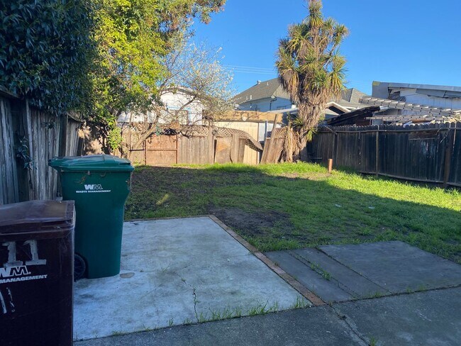 Building Photo - 1711 Bridge Ave