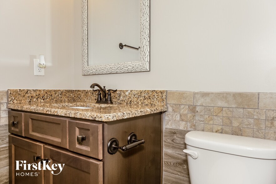 Building Photo - 740 Wood Lily Dr