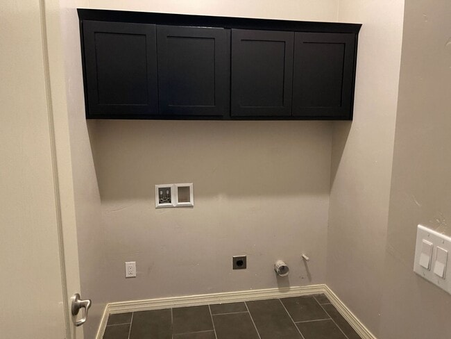 Building Photo - BEAUTIFUL EASTSIDE HOME Open House 09/02/2023 from 1:00pm to  1:30pm